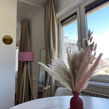 Super Flat In The Very Heart Of The Скопье